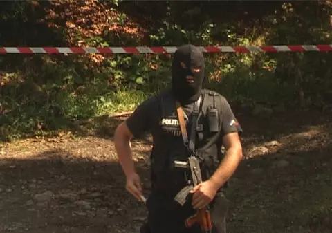 Căutaţi în peşteri şi la stânele din munţi