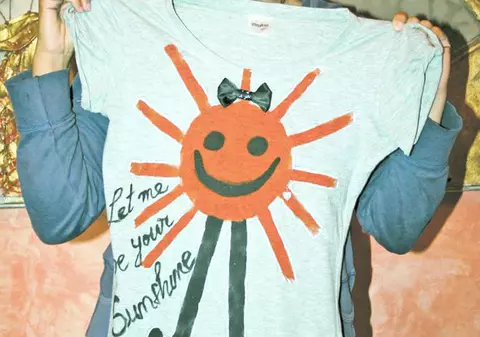 Fă-ţi singură un tricou haios!