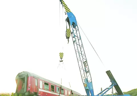 Îi sechestra pe angajaţii gării