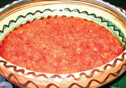 Învaţă să faci zacuscă de vinete de la un specialist în gastronomie