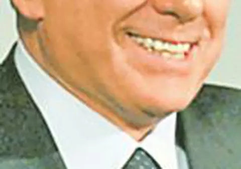 Berlusconi i-a ironizat pe «bronzaţii» Obama