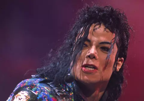 Michael era plin de cicatrici şi tatuaje