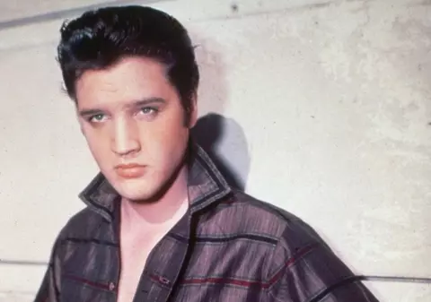 Nepotul lui Elvis a primit 5 milioane de dolari pentru a scoate 5 albume