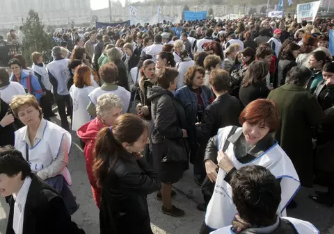 Studenţii de la Politehnică protestează alături de profesori