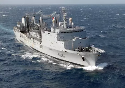 Piraţii somalezi au atacat un vas militar francez din greşeală