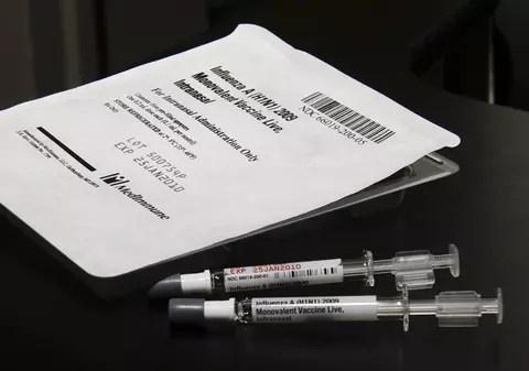 Marea Britanie începe vaccinarea împotriva gripei porcine