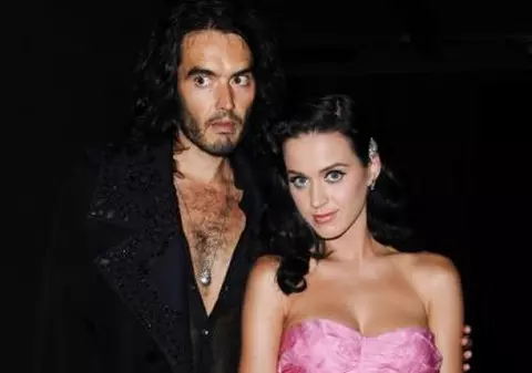 Katy Perry vrea să-l prezinte pe Russel părinţilor ei