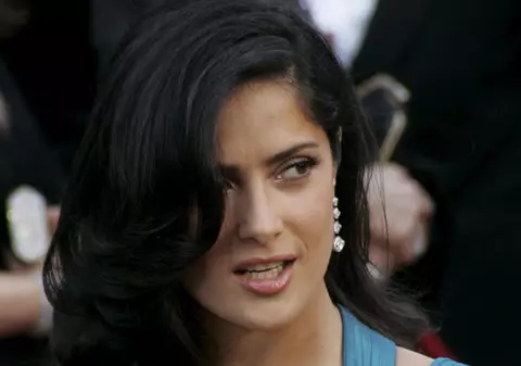 Salma Hayek s-a săturat de fotografii excitaţi