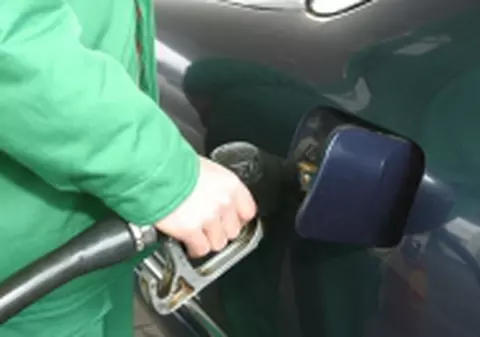 Rompetrol scumpeşte benzina