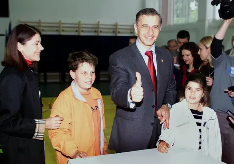 Mihaela Geoană: Voi susţine campania soţului meu