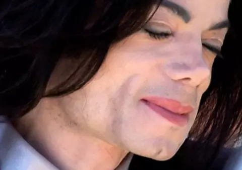Copiii lui Michael Jackson, implicaţi într-un accident rutier
