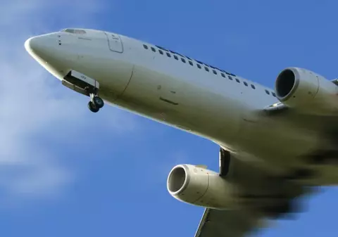 Un bărbat beat a încercat să deturneze un avion