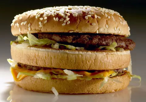 Români, UE vă  pregăteşte ceva! Se scumpesc hamburgerii!