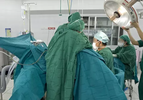 Medicii care au operat-o pe fetiţa de nouă ani, anchetaţi