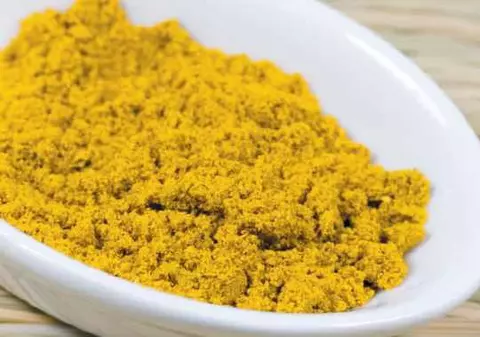 Curry-ul te scapă de cancer