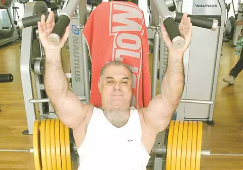 «Bătăuşul» de la primărie, halterofil înrăit