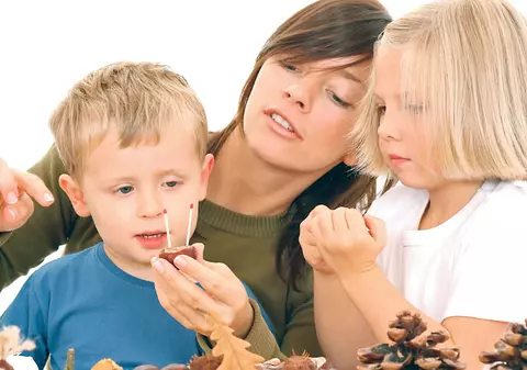 Fă-ţi jucării din ghinde, castane şi frunze