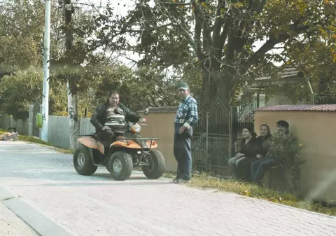 Cu scuterul la câmp