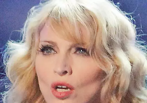 Madonna şi-a donat pantofii pentru Balul de Halloween
