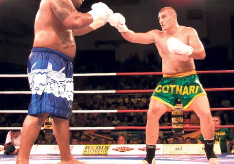 Moroşanu şi Mighty Mo, acuzaţi că au făcut figuraţie în gala de la Arad