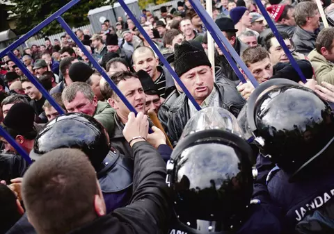 400 de ciobani au tăbărât pe jandarmi