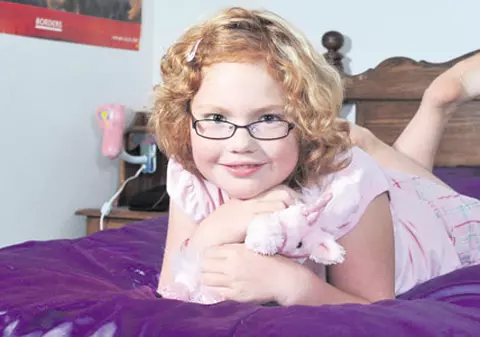 Din băiat s-a făcut fetiţă