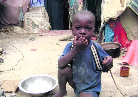 În Africa se moare de foame...iar în România se aruncă mâncarea!