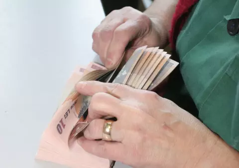 Peste 715.000 de români, pe lista neagră a băncilor