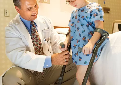 Actele pentru stimulentul de 1.000 lei/lunar, acordat copiilor cu handicap, pot fi depuse de la 1 august; Ce condiții pune Primăria Capitalei