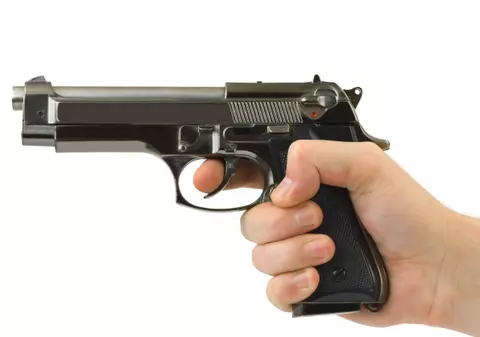 A tras cu pistolul într-o maşină, în timp ce se deplasa pe E85
