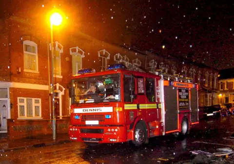 A murit încercând să-şi salveze copilul din incendiu