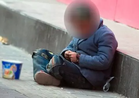 Băiat de 10 ani, răpit şi pus să cerşească