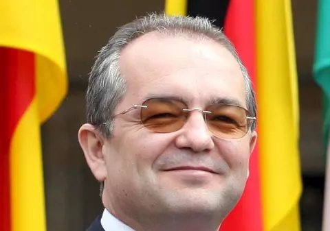 Boc le-a mulţumit medicilor pentru orele suplimentare