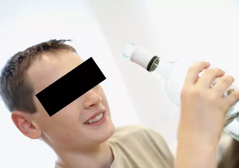 Spitalizat cu 0,2% alcool în sânge, la vârsta de şapte ani
