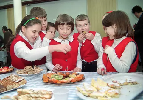 Copiii care consumă dulciuri zilnic devin adulţi violenţi