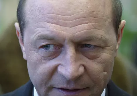 Băsescu crede că ieşim din recesiune