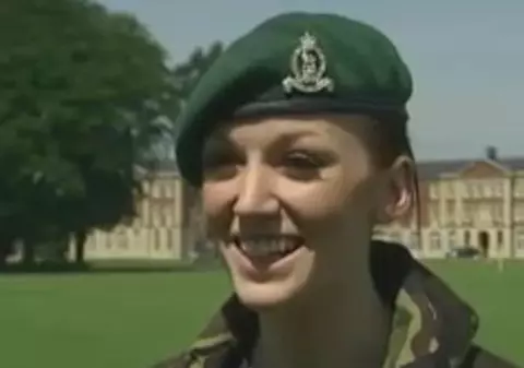Un soldat va reprezenta Anglia la Miss Word