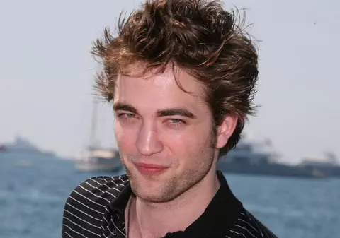 Robert Pattinson: "Îmi schimb rar hainele"
