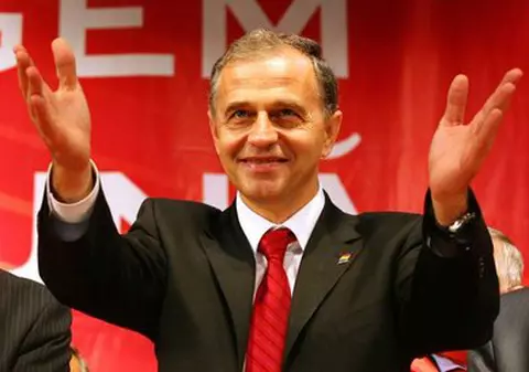 Geoană: "Astăzi s-au întâlnit doi candidaţi uşor disperaţi"