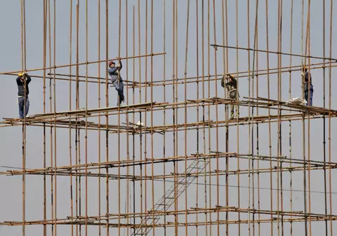 Investitorii străini cumpără acum doar terenuri cu proiect