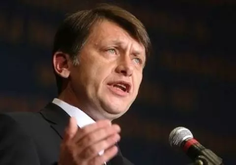 Antonescu: "Hrebenciuc să-l lase pe Geoană să se confrunte cu mine"