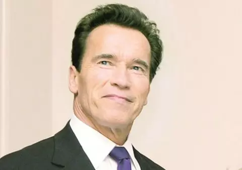  Schwarzenegger în vizită în Irak