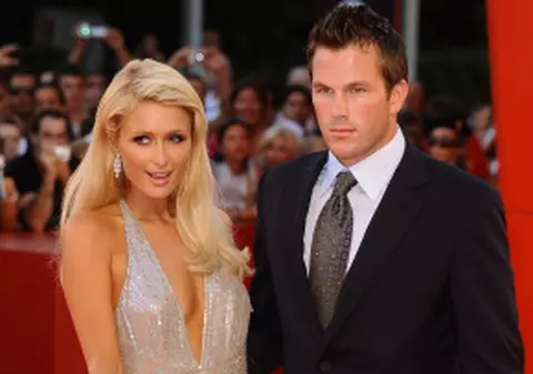 Poliţia, chemată acasă la Paris Hilton