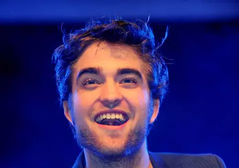 Robert Pattinson i-a cerut unei fane să se dezbrace în faţa lui