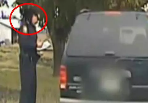 Video / O pisică s-a îndrăgostit de un poliţist