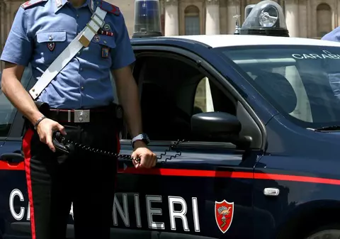 O româncă a luat-o la bătaie pe italianca pentru care lucra