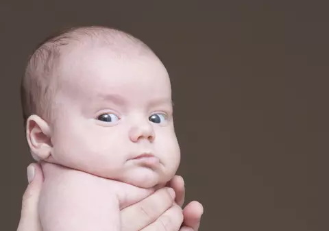 O fetiţă de 11 ani a născut chiar în ziua nunţii ei