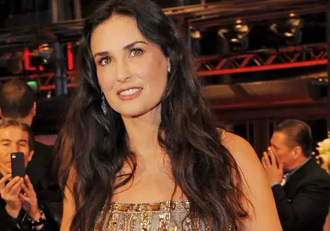 Demi Moore îşi lansează o gamă de cosmetice 