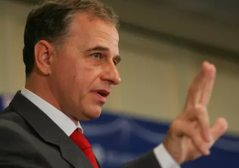 Geoană a mulţumit alegătorilor care n-au votat cu el