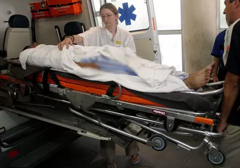 Şi-a rupt gâtul şi a murit în timp ce-şi împingea maşina